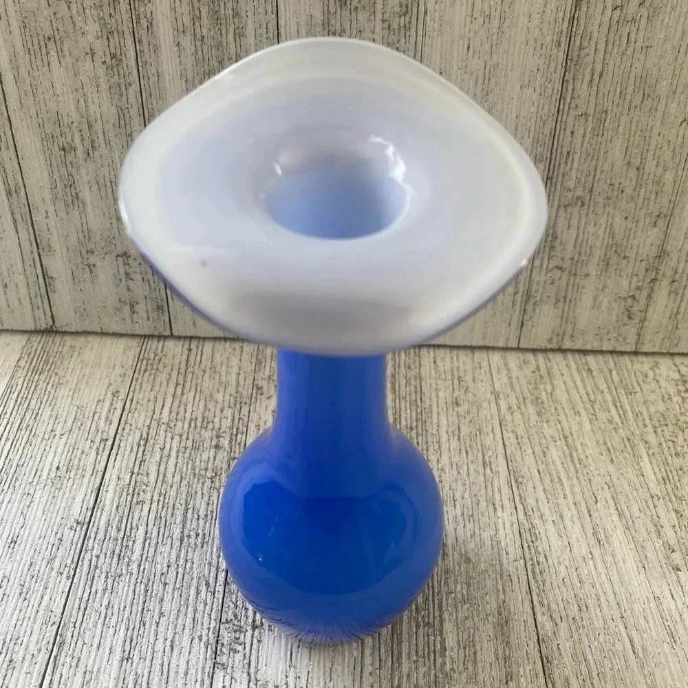 Vintage Calla Lily Jack-in-the-pulpit Bud Vase in Cobalt and white